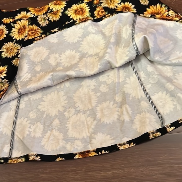 šSALEšFOREVER 21 Sunflower Skater Mini Skirt size 2X - Picture 8 of 8